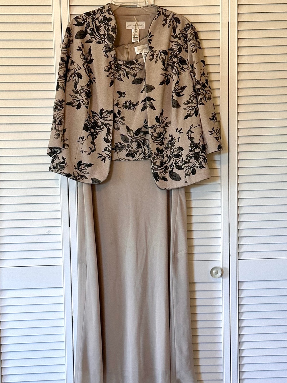 Jeanne Alexander Evening Beige Floral Embroidered Mother of the Bride Dress Set
